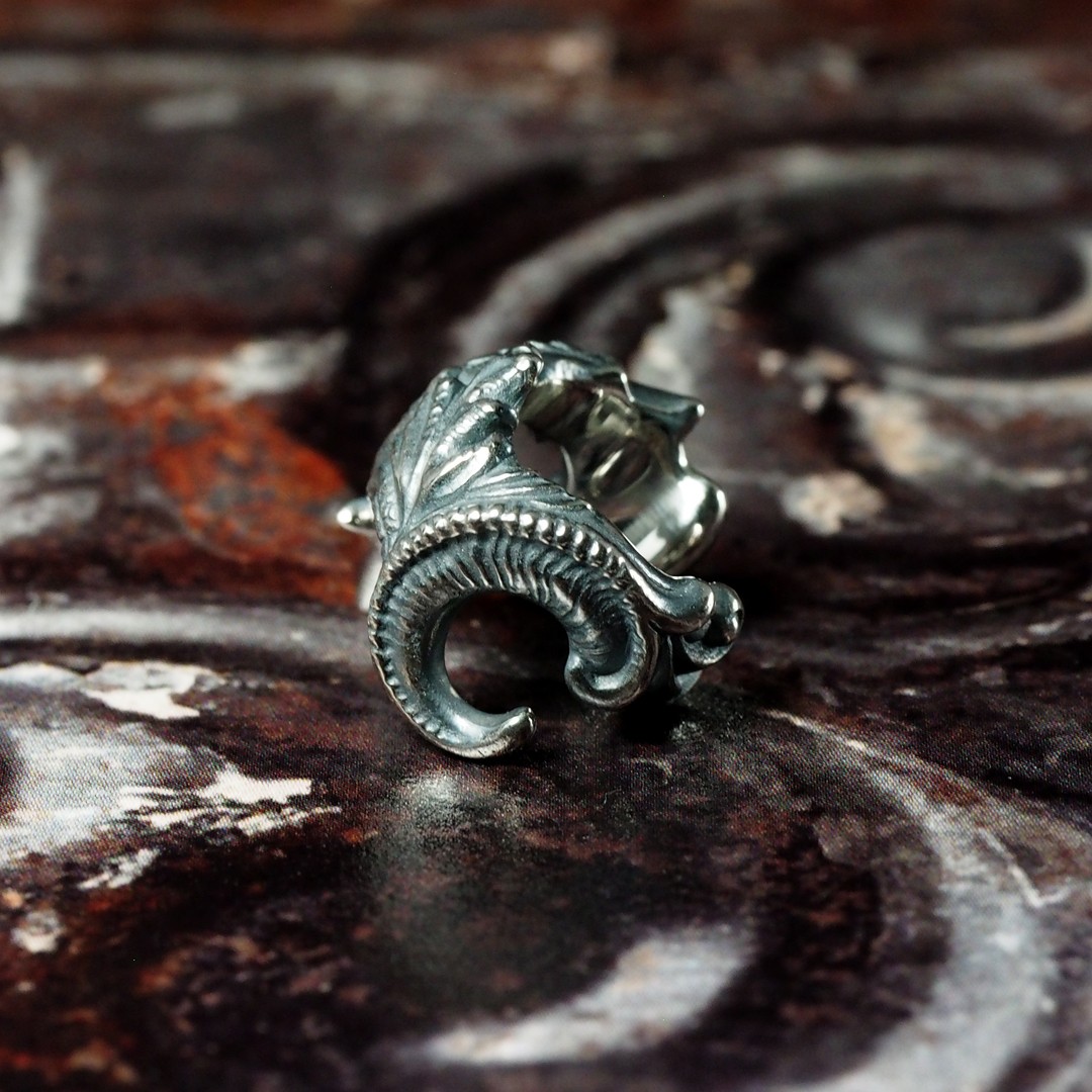 新品未使用★ Neol ダブルベゼル ダングルエンド チェーン ピアス Demon's Tail｜ANGELS & DEMONS - Ear Cuff - Collection｜Guardia