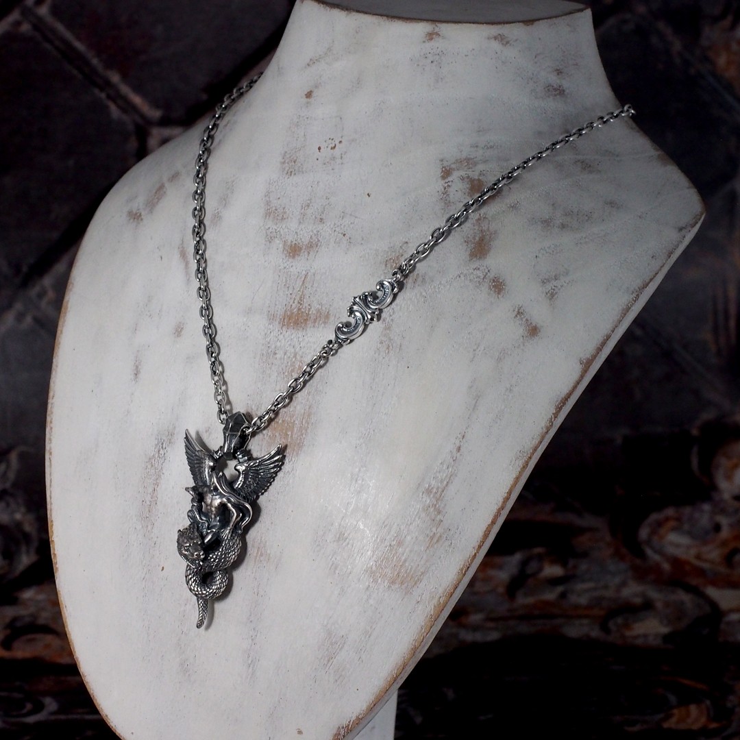 未使用品に近い‼️ ガルディア Guardia Pendant ペンダント 楽天市場】Guardia ガルディア Garuda ガルーダ シルバー ネックレス